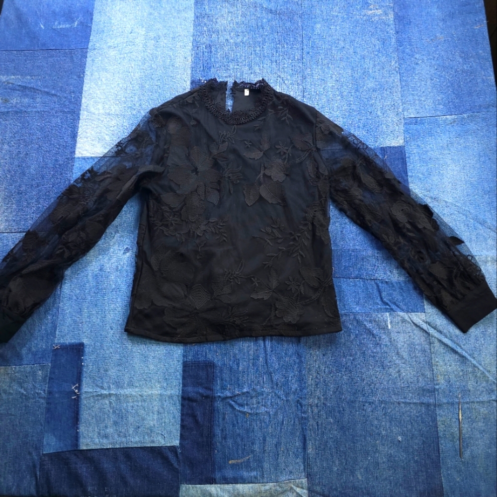 Black long sleeve floral blousr